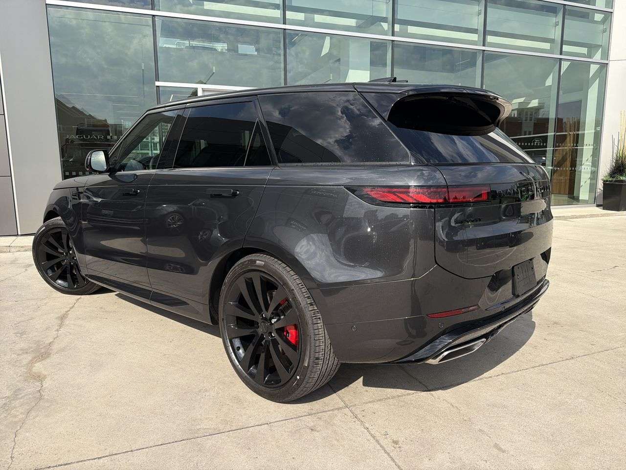 2026 Land Rover Range Rover Sport P400 Dynamic SE thumb 6