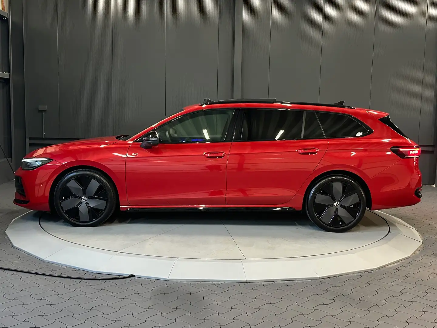Volkswagen Passat Variant R-line*Black Style*19Zoll*PANORAMA*Standhzg*HUD* Rojo - 2