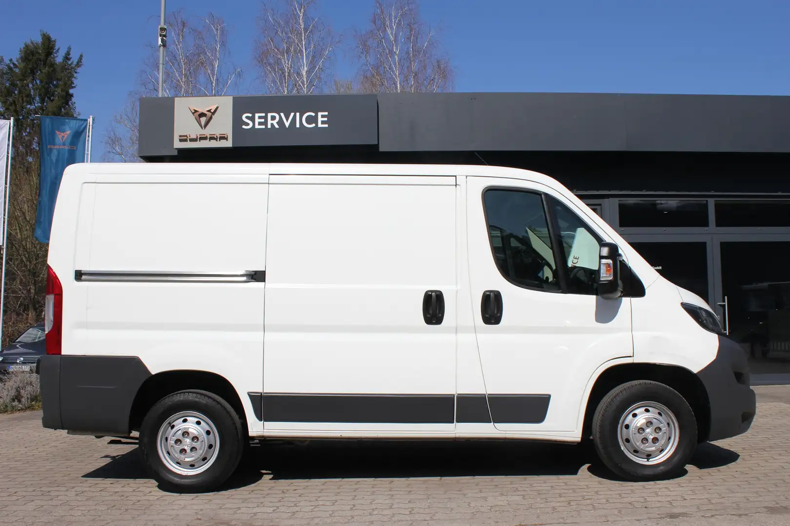 Peugeot Boxer 333 L1H1 Pro BlueHDi 130 Klima, AHK, ZV. 3Sitzer Weiß - 1