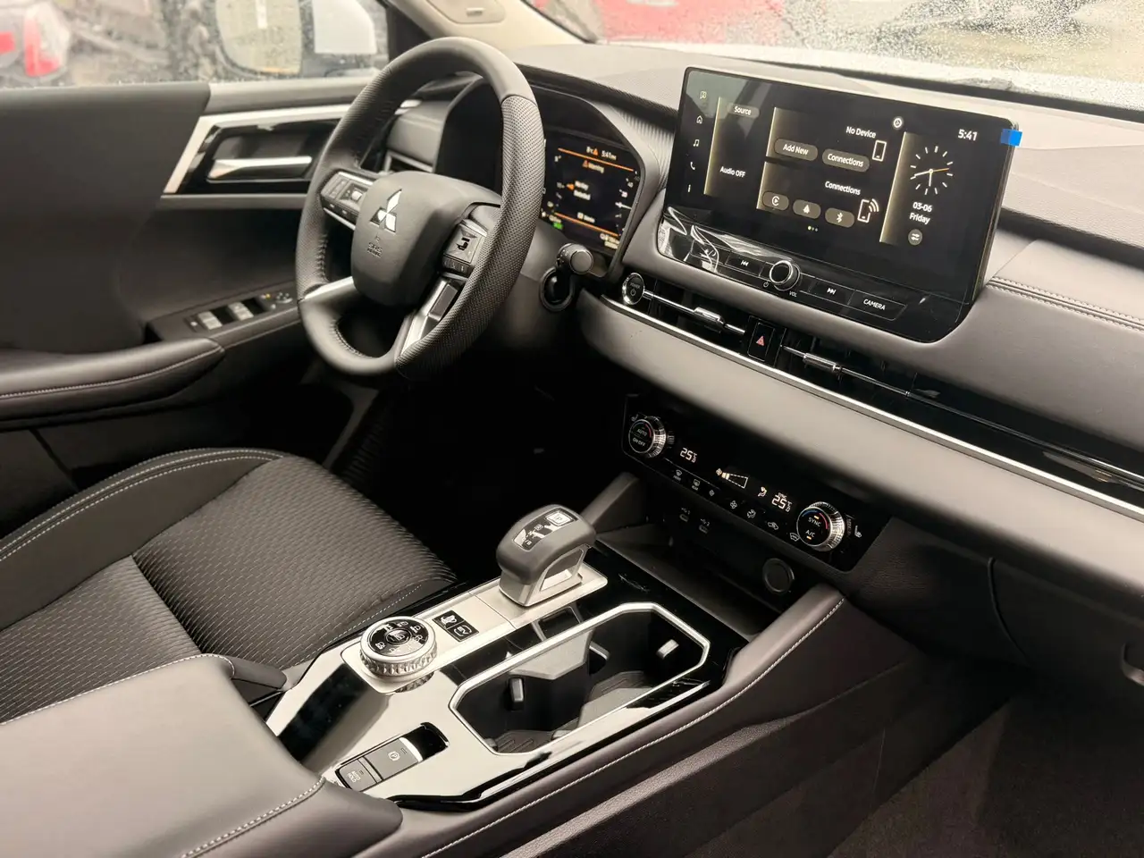 Mitsubishi Outlander снимка Mitsubishi Outlander