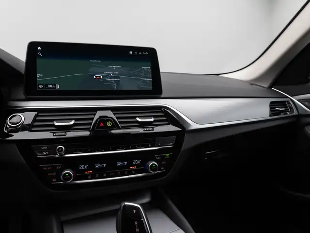 BMW 5 Series view 22