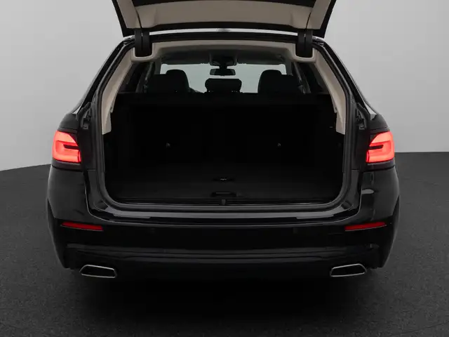 BMW 5 Series view 13