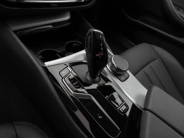 BMW 5 Series view 23