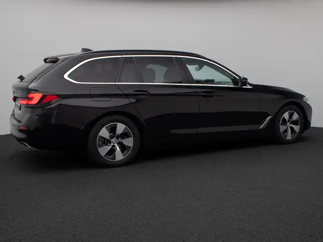 BMW 5 Series view 6