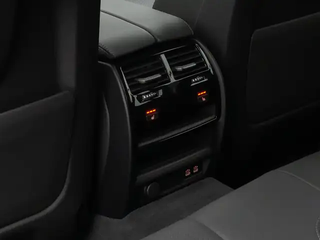 BMW 5 Series view 30