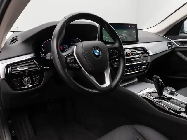 BMW 5 Series view 21