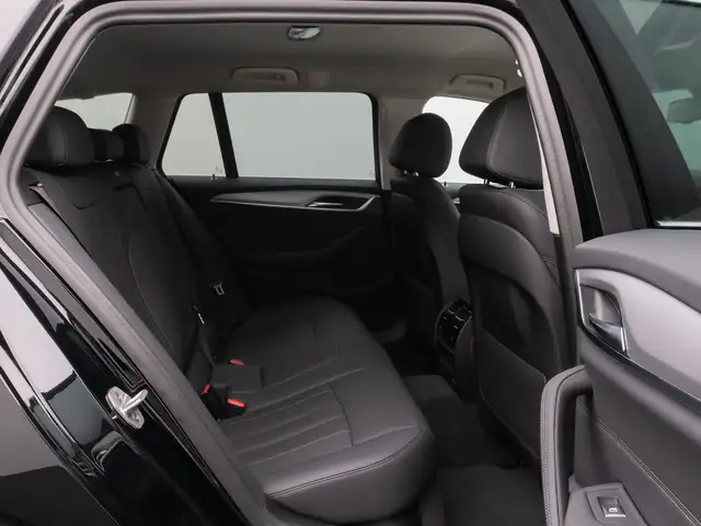 BMW 5 Series view 27