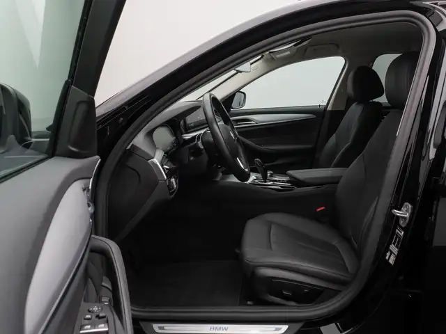 BMW 5 Series view 20