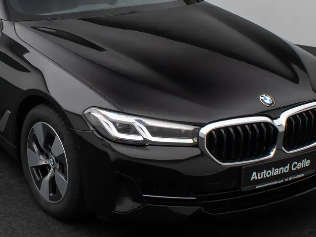 BMW 5 Series view 18
