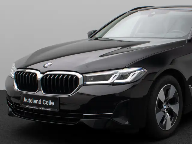 BMW 5 Series view 17