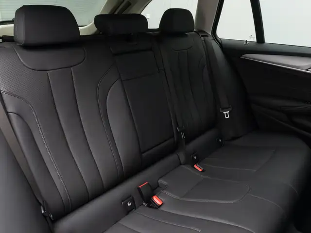 BMW 5 Series view 29