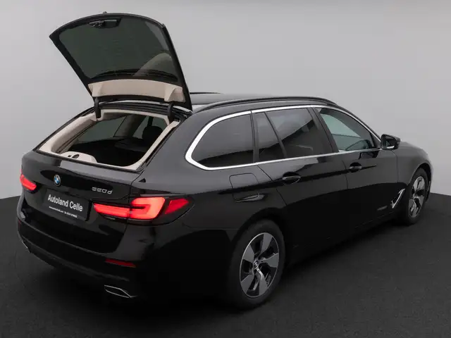 BMW 5 Series view 14
