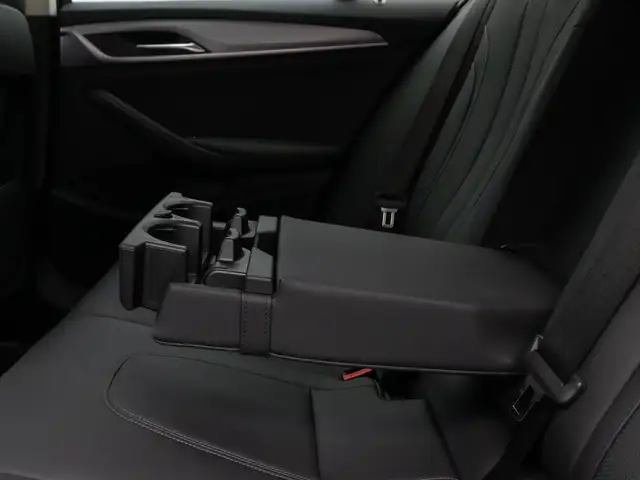 BMW 5 Series view 28