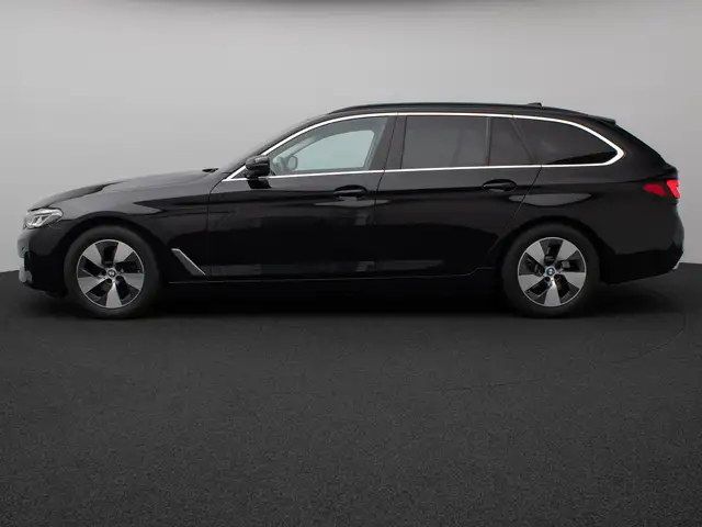 BMW 5 Series view 11