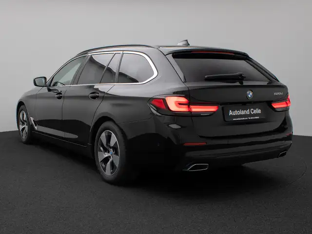 BMW 5 Series view 9