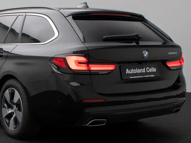 BMW 5 Series view 15