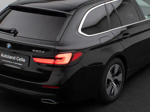 BMW 5 Series view 16