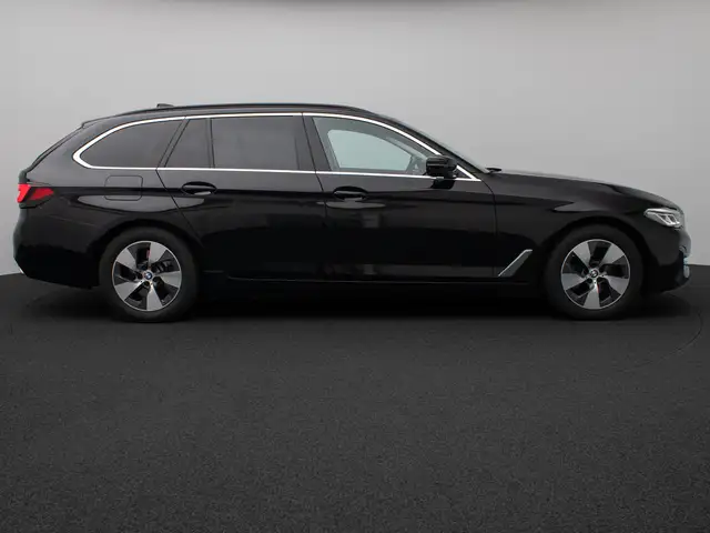 BMW 5 Series view 5