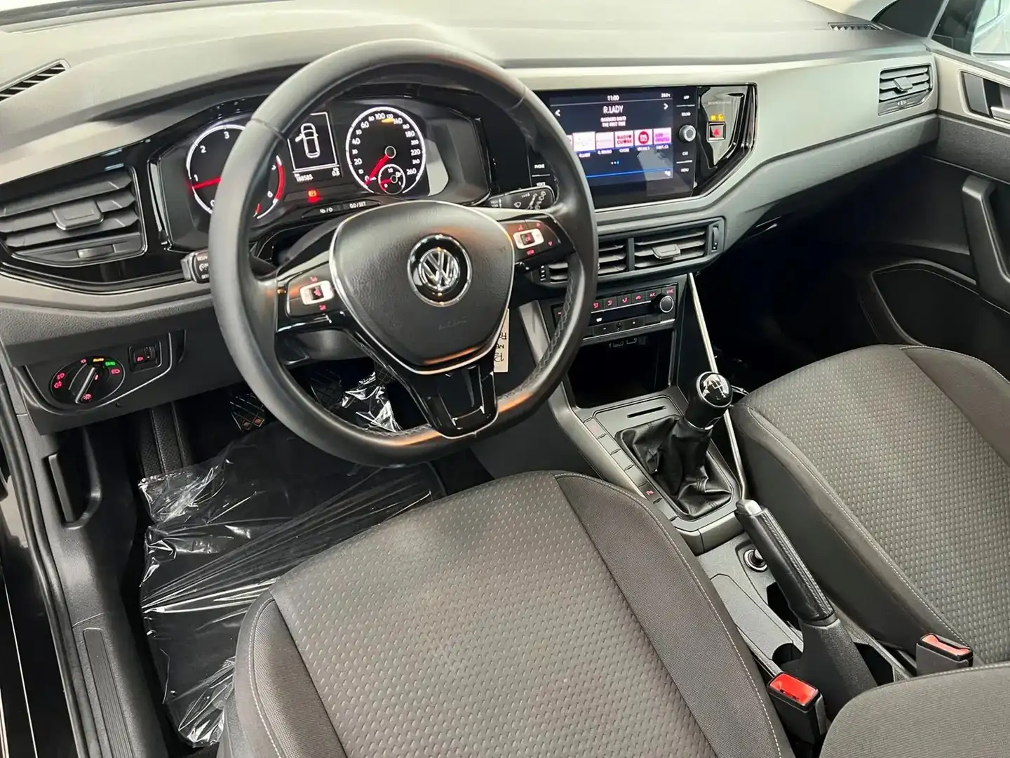 Volkswagen Polo Polo VI 2018 5p 1.0 mpi Comfortline 75cv GPL/benz. Nero - 2