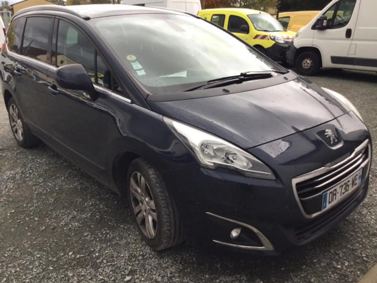 Peugeot 5008 2.0 BlueHDi 150ch Allure S\u0026S Noir - 1