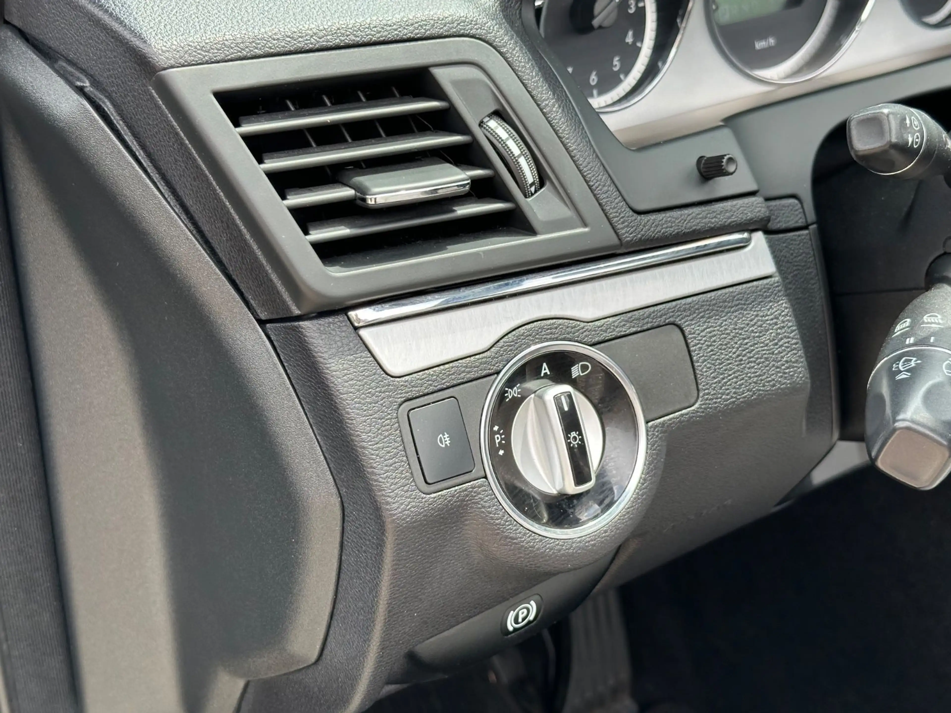 Mercedes-Benz E 250 E Cabrio E 250 CGI BlueEfficiency — photo 13