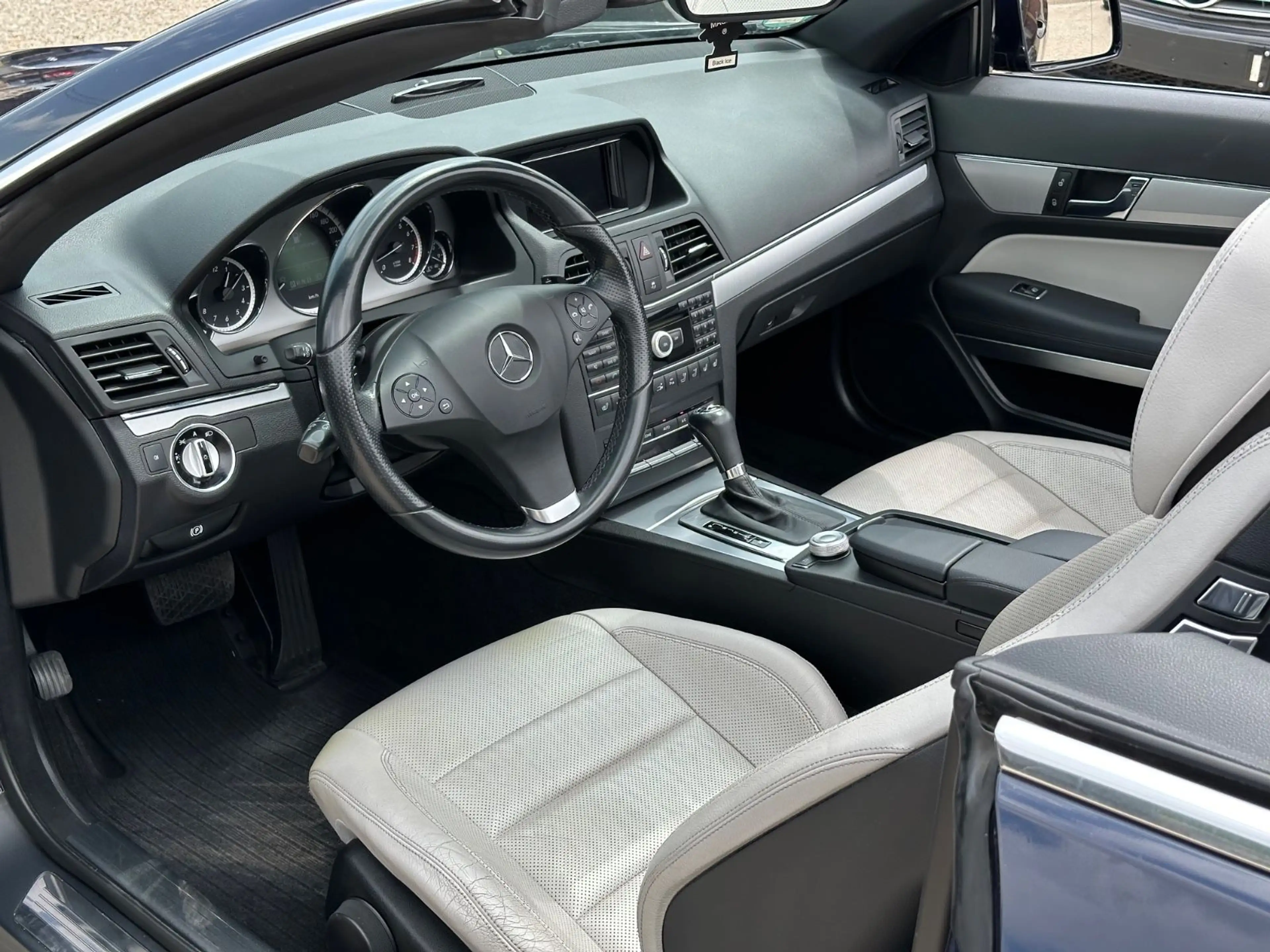 Mercedes-Benz E 250 E Cabrio E 250 CGI BlueEfficiency — photo 10
