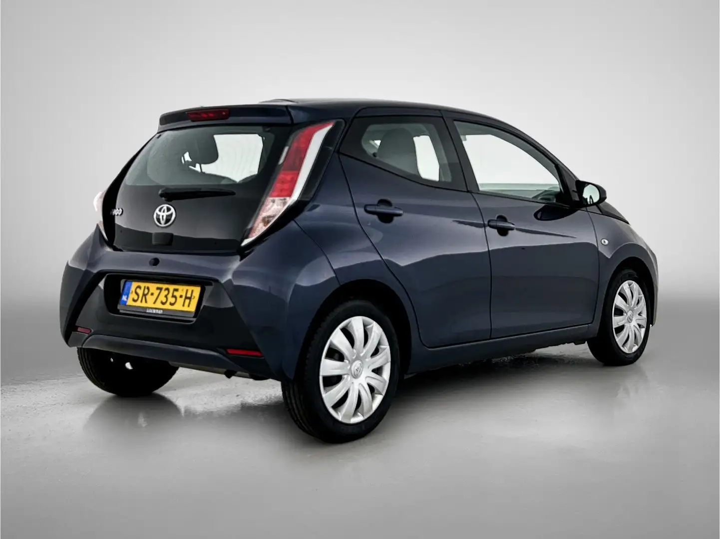 Toyota Aygo 1.0 VVT-i x-nav Blauw - 2
