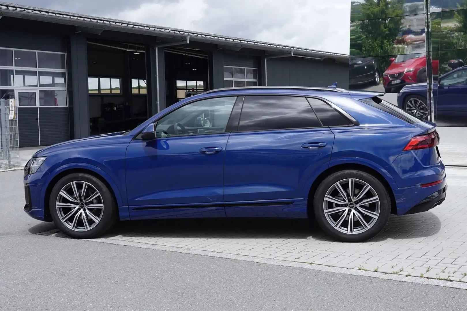 Audi Q8 55 TFSI quattro S-Line Leder Matrix HuD Blau - 2