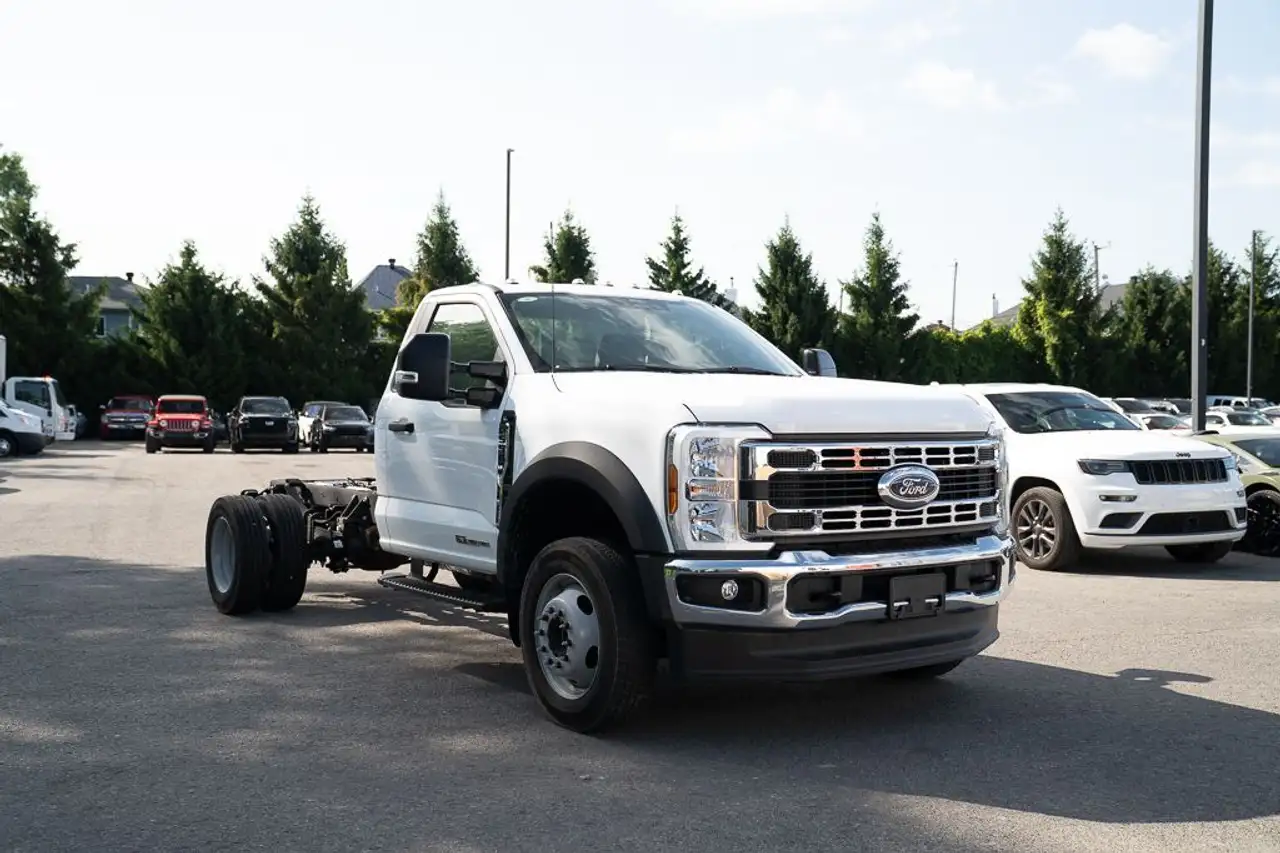 Ford F-550 Super Duty photo Ford F-550 Super Duty