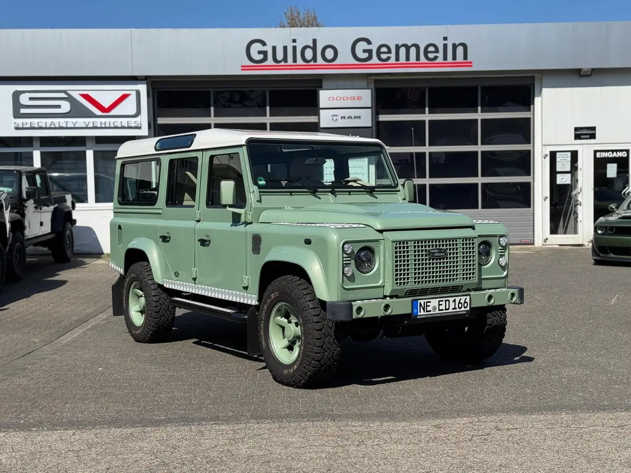 Land Rover Defender