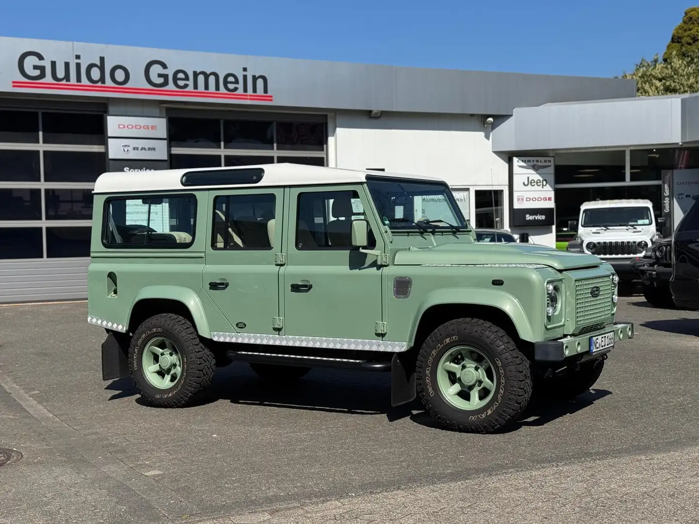Land Rover Defender 110 Heritage Station Wagon Grün - 2