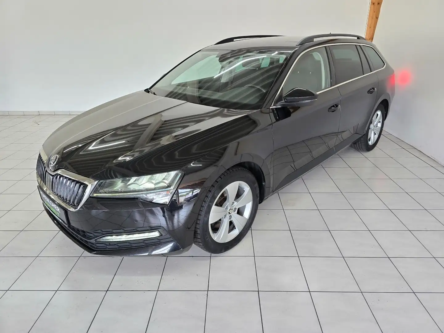 Skoda Superb Combi Ambition *ACC*LED*AHK*Kamera* Schwarz - 2
