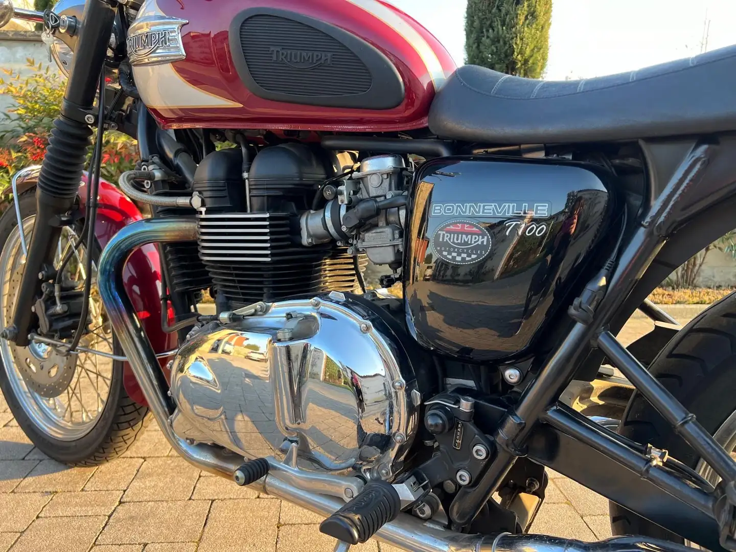 Triumph Bonneville T100 Červená - 2