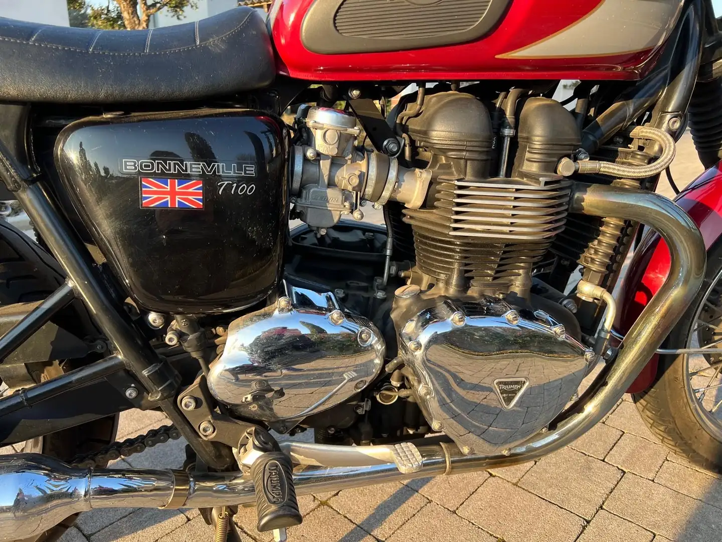 Triumph Bonneville T100 Červená - 1