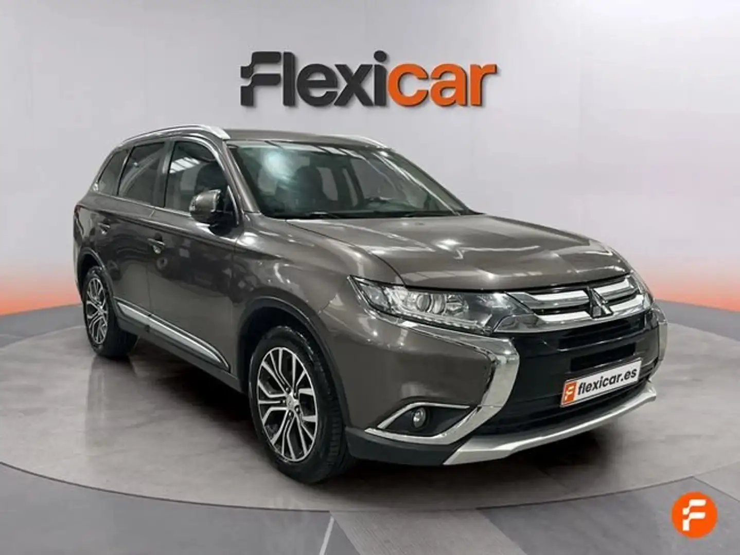 Mitsubishi Outlander 220DI-D Motion 2WD 5pl. Marrón - 2