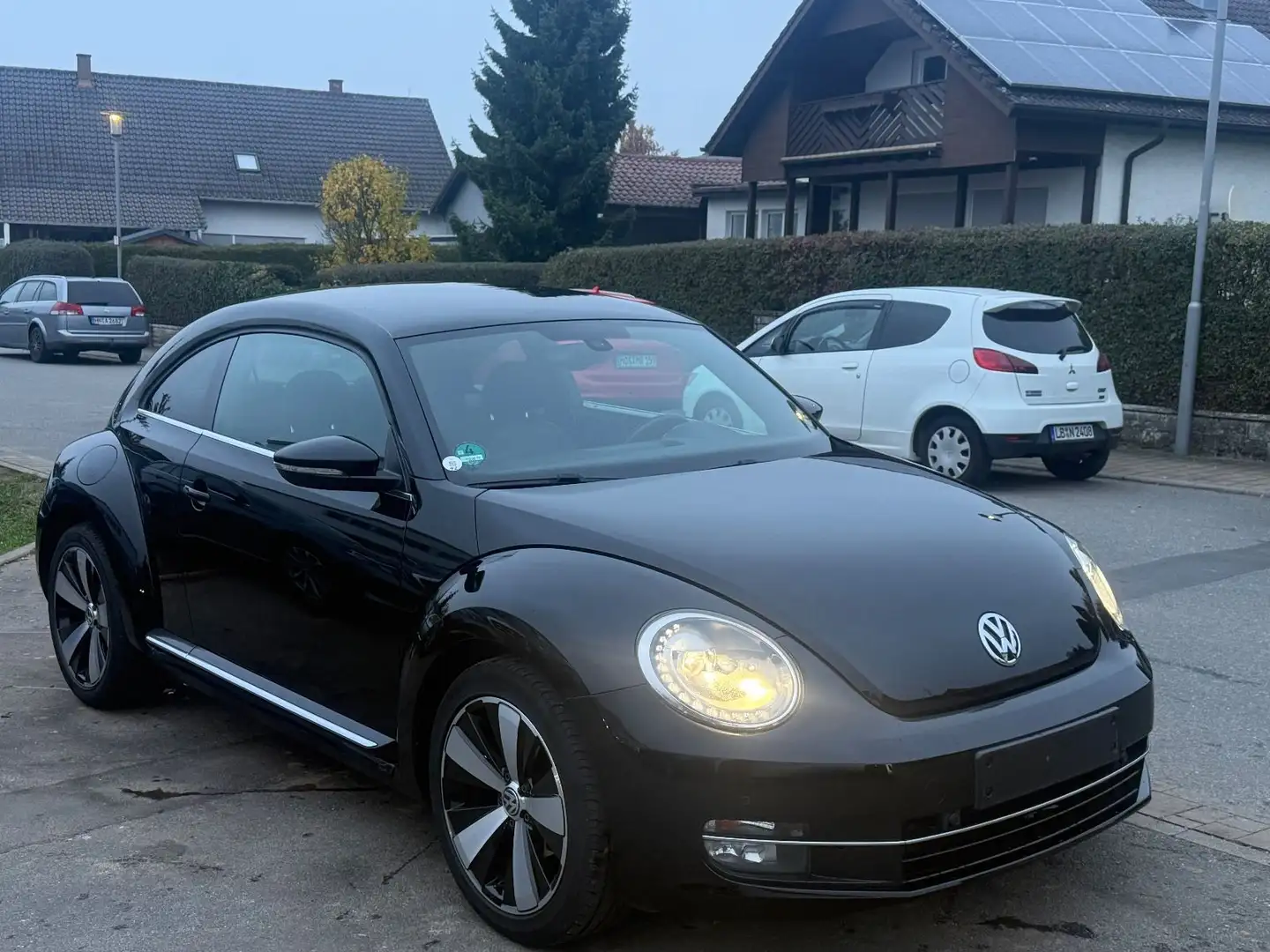 Volkswagen Beetle Lim. Design*NEU*TÜV* gepflegt*Sitzhei*Tem Zwart - 1