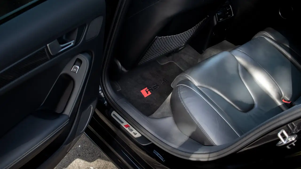 AUDI RS4 AVANT 4.2 FSI QUATTRO 450CH