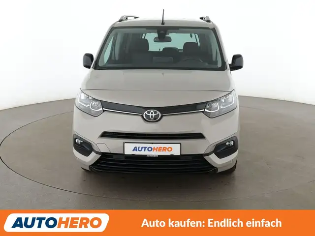 Toyota Proace City view 9