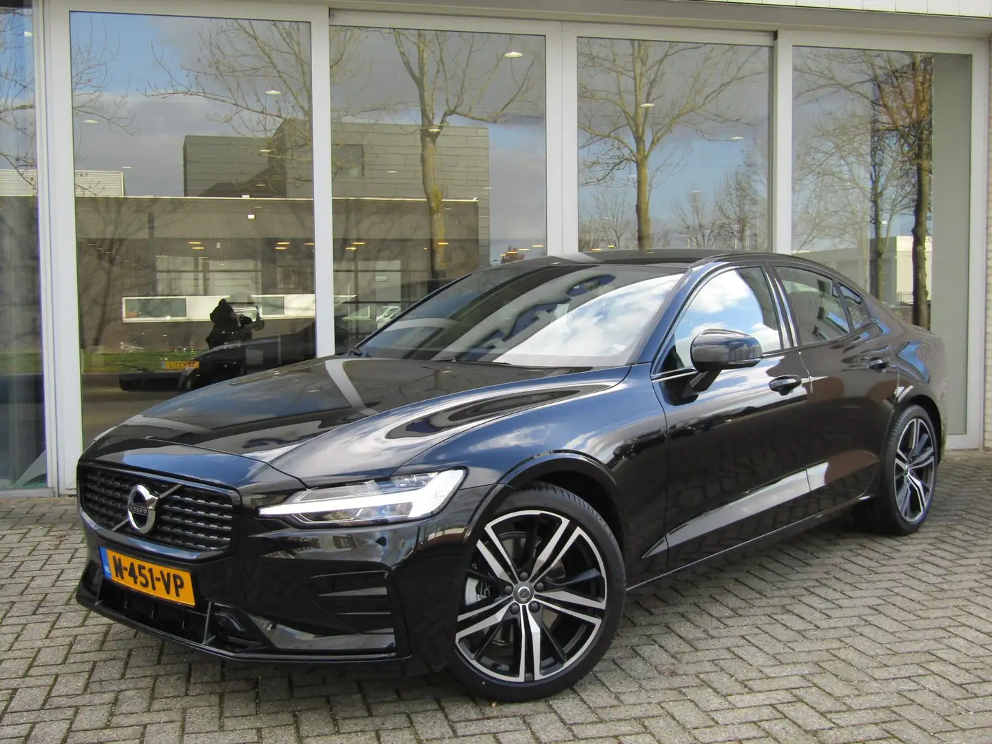 Volvo S60 B3 Mild Hybrid R-Design | Harman Kardon | Open Gri Fekete - 1