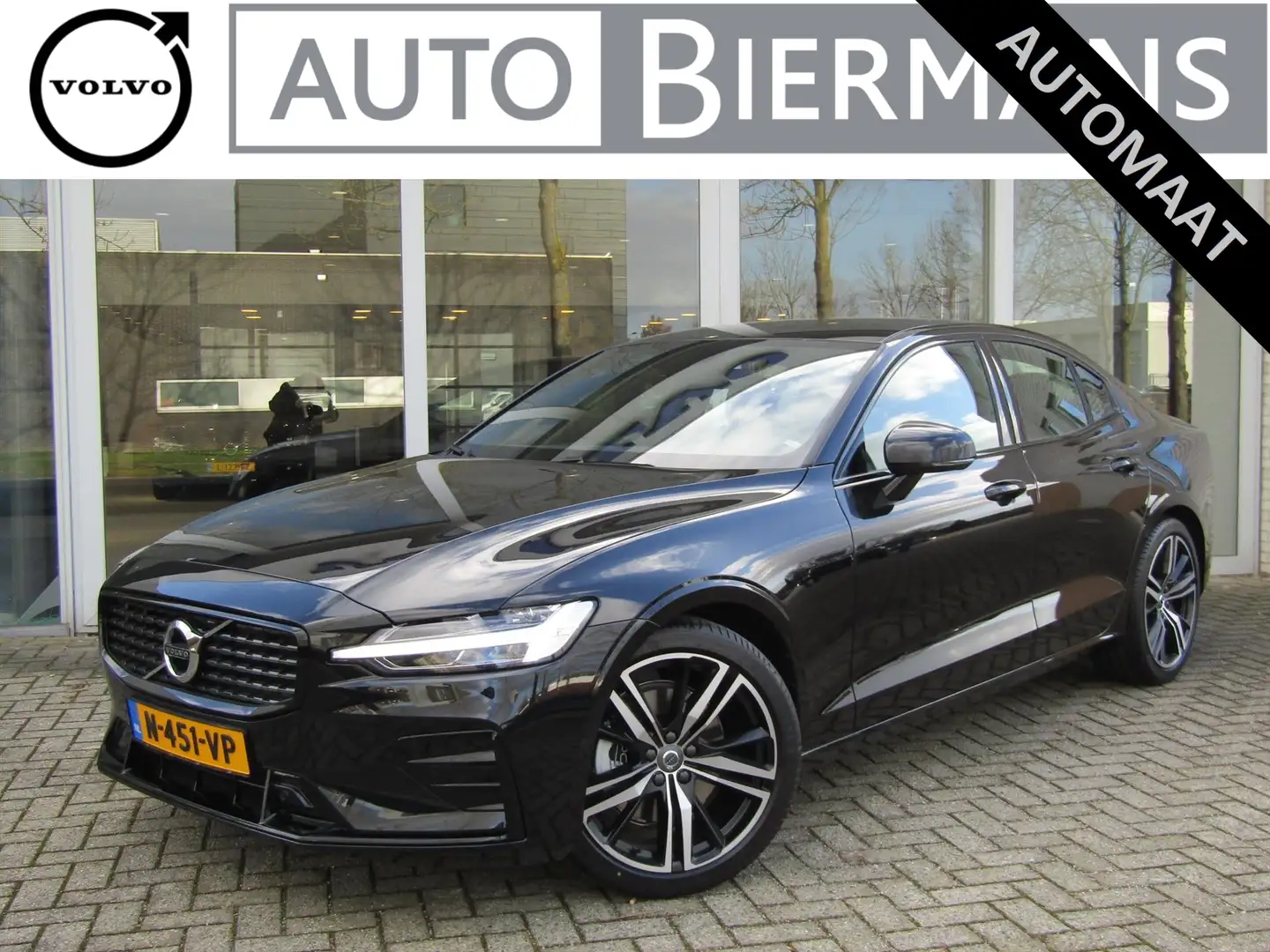 Volvo S60 B3 163pk Geartronic Mild Hybrid R-Design Zwart - 1