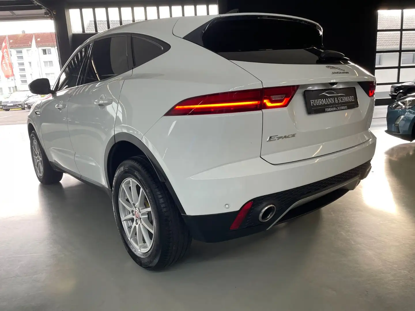 Jaguar E-Pace D150 LED,Sound S.,Rfkam,Alarm,PDC,Tempom. Bílá - 2