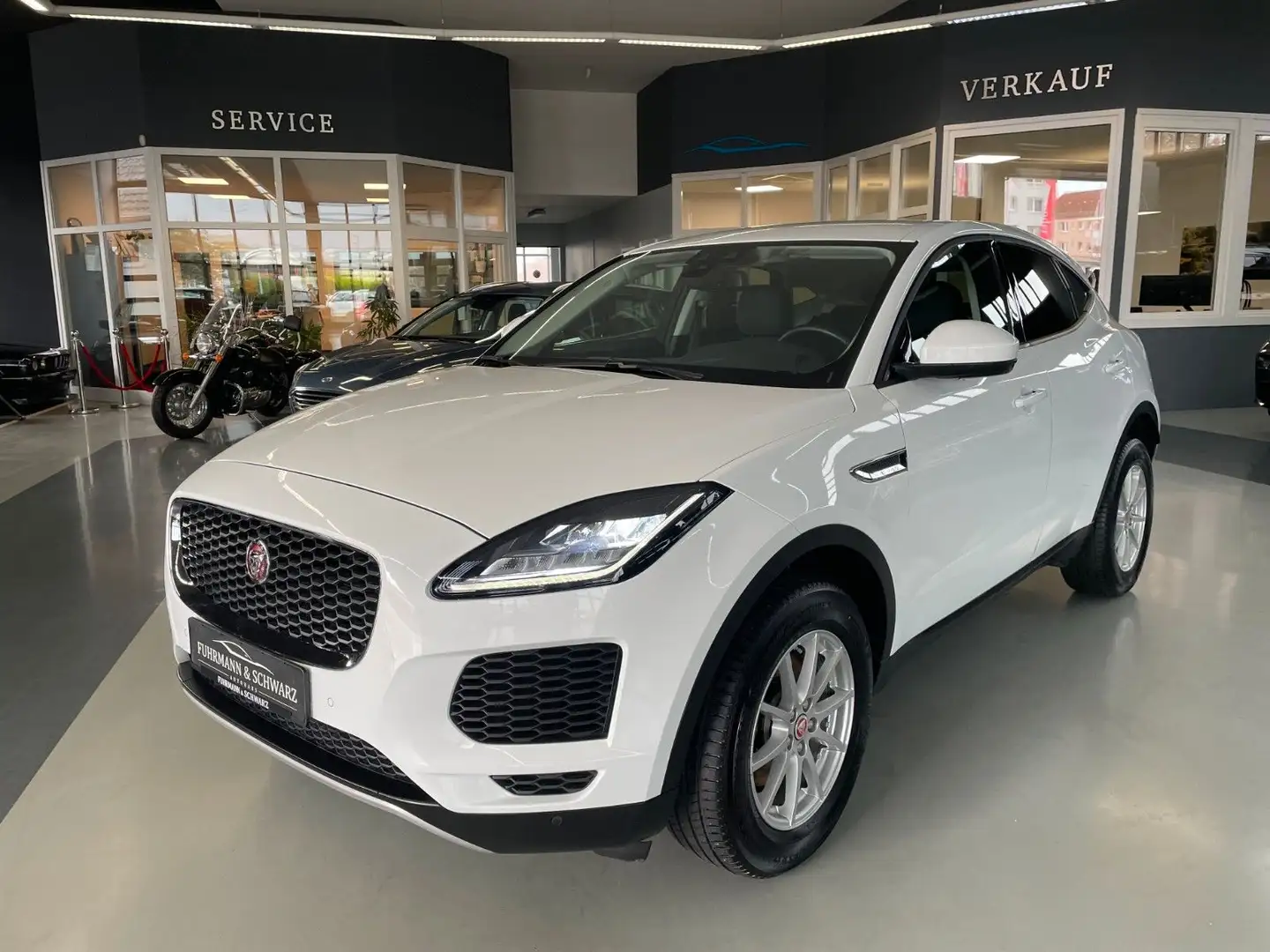 Jaguar E-Pace D150 LED,Sound S.,Rfkam,Alarm,PDC,Tempom. Bílá - 1