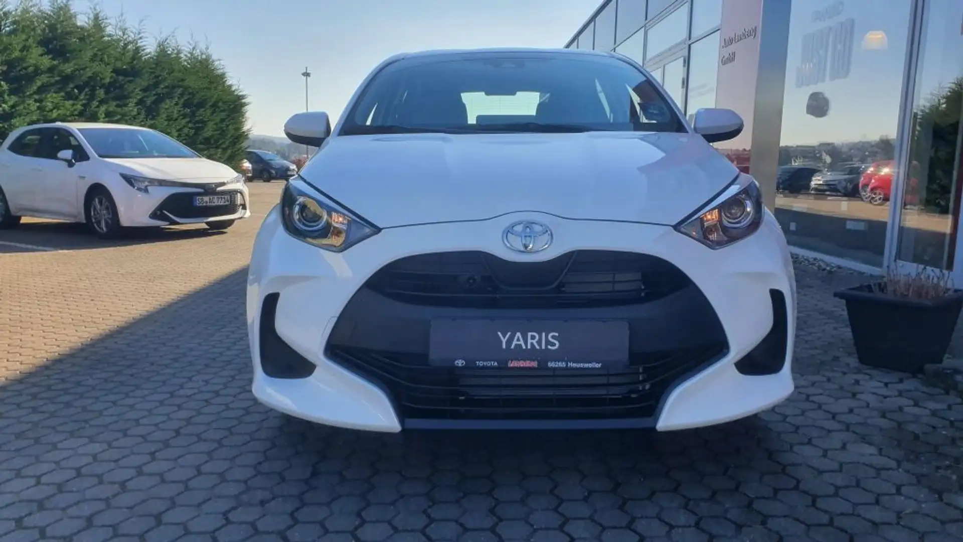 Toyota Yaris 1.0 VVT-i Comfort Weiß - 2