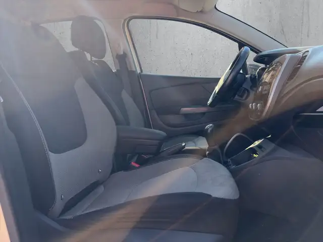 Renault Captur view 9