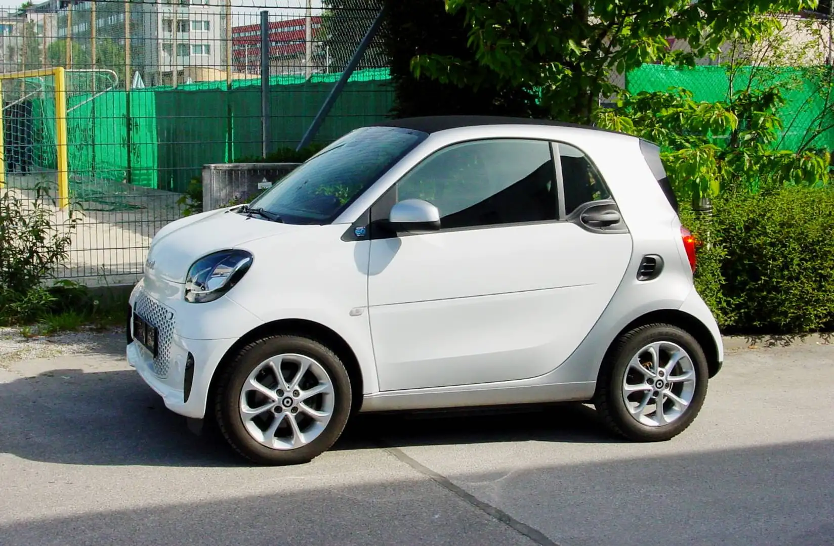 smart forTwo smart EQ fortwo 17,6kWh pasion pasion Grau - 1