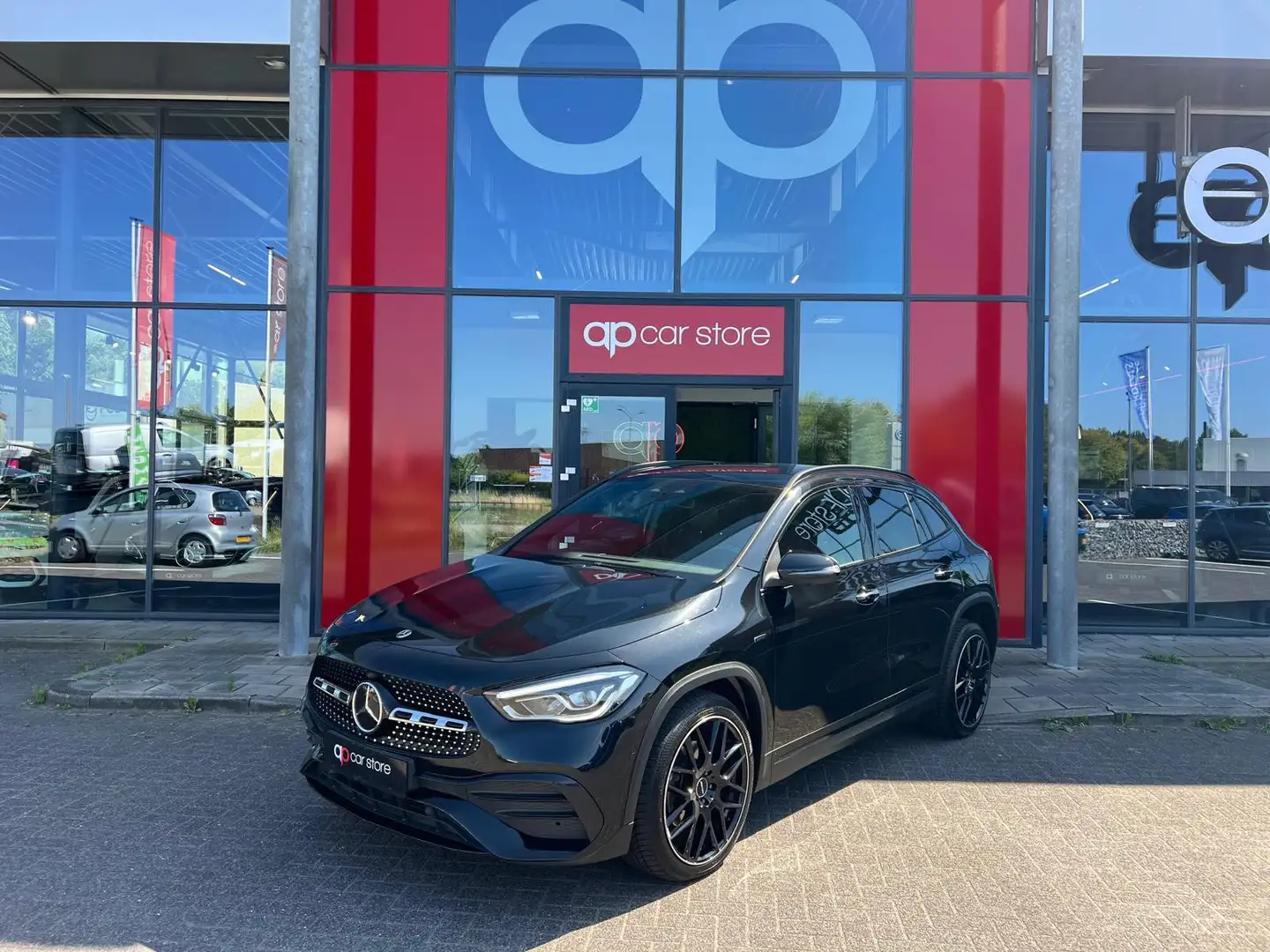 Mercedes-Benz GLA 250 e Business Solution AMG Limited Zwart - 1