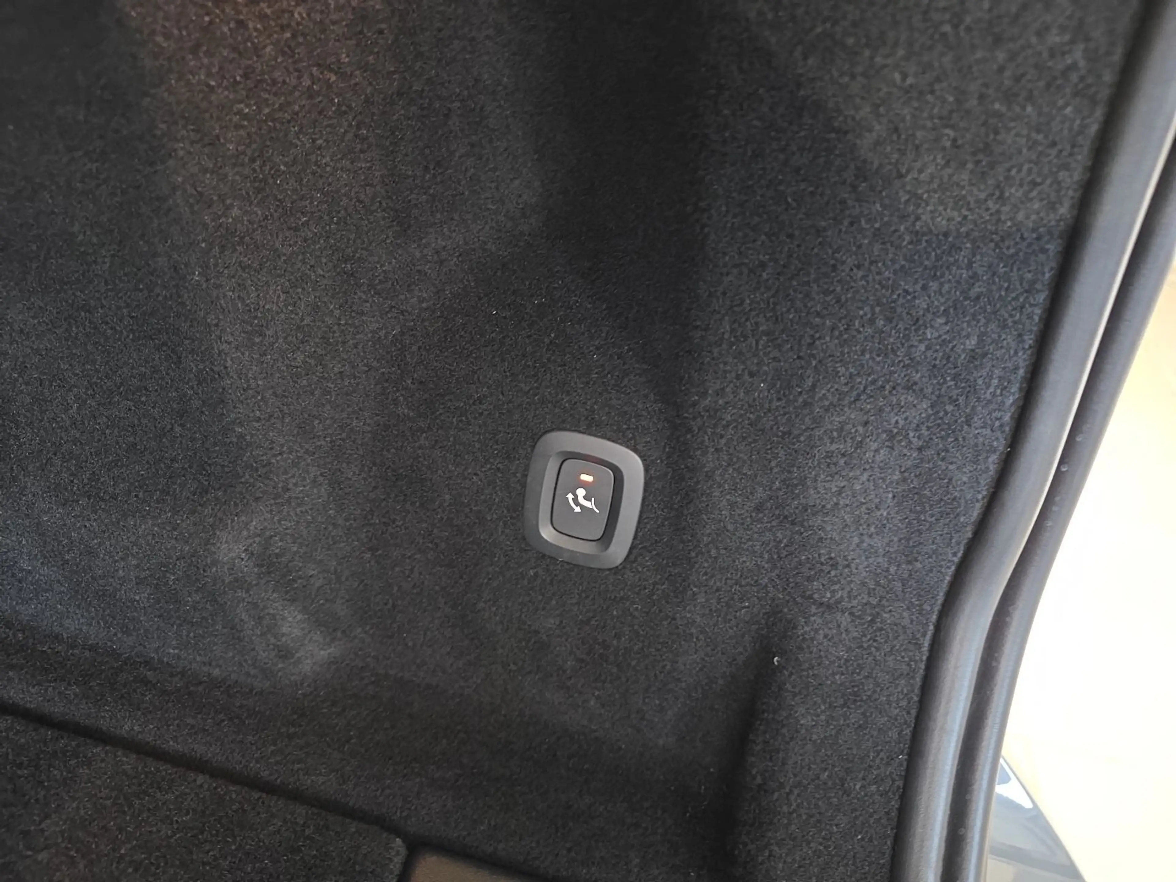 Volvo XC60 B5 R-Design Massage AHK 360° 22Zoll Pano — photo 15