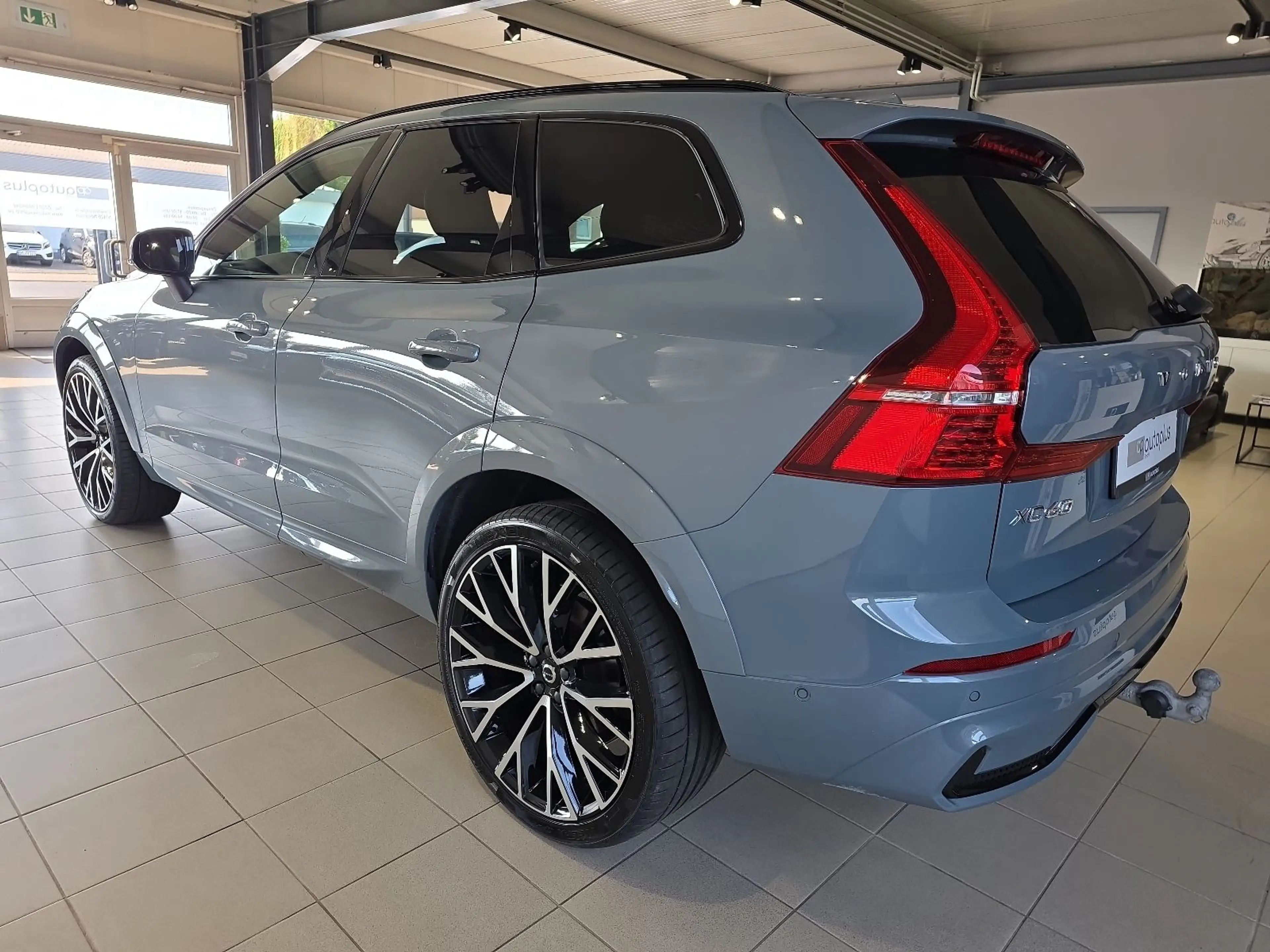 Volvo XC60 B5 R-Design Massage AHK 360° 22Zoll Pano — photo 10