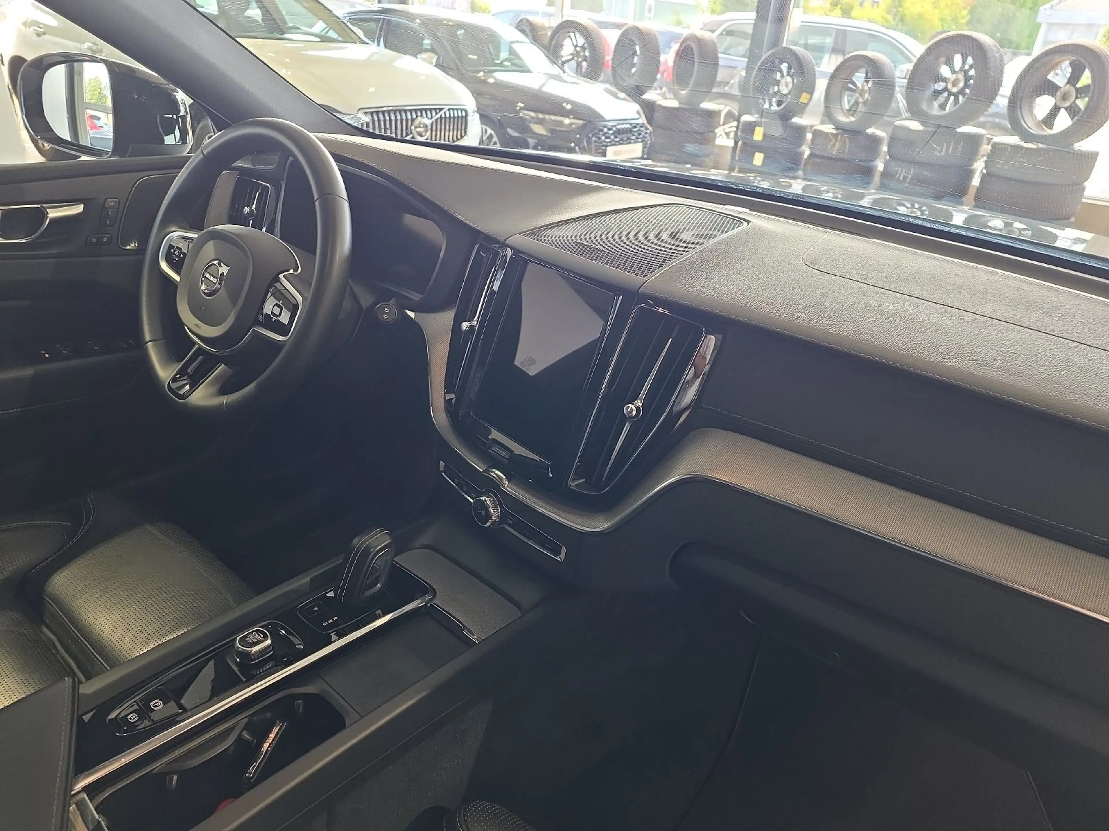 Volvo XC60 B5 R-Design Massage AHK 360° 22Zoll Pano — photo 12