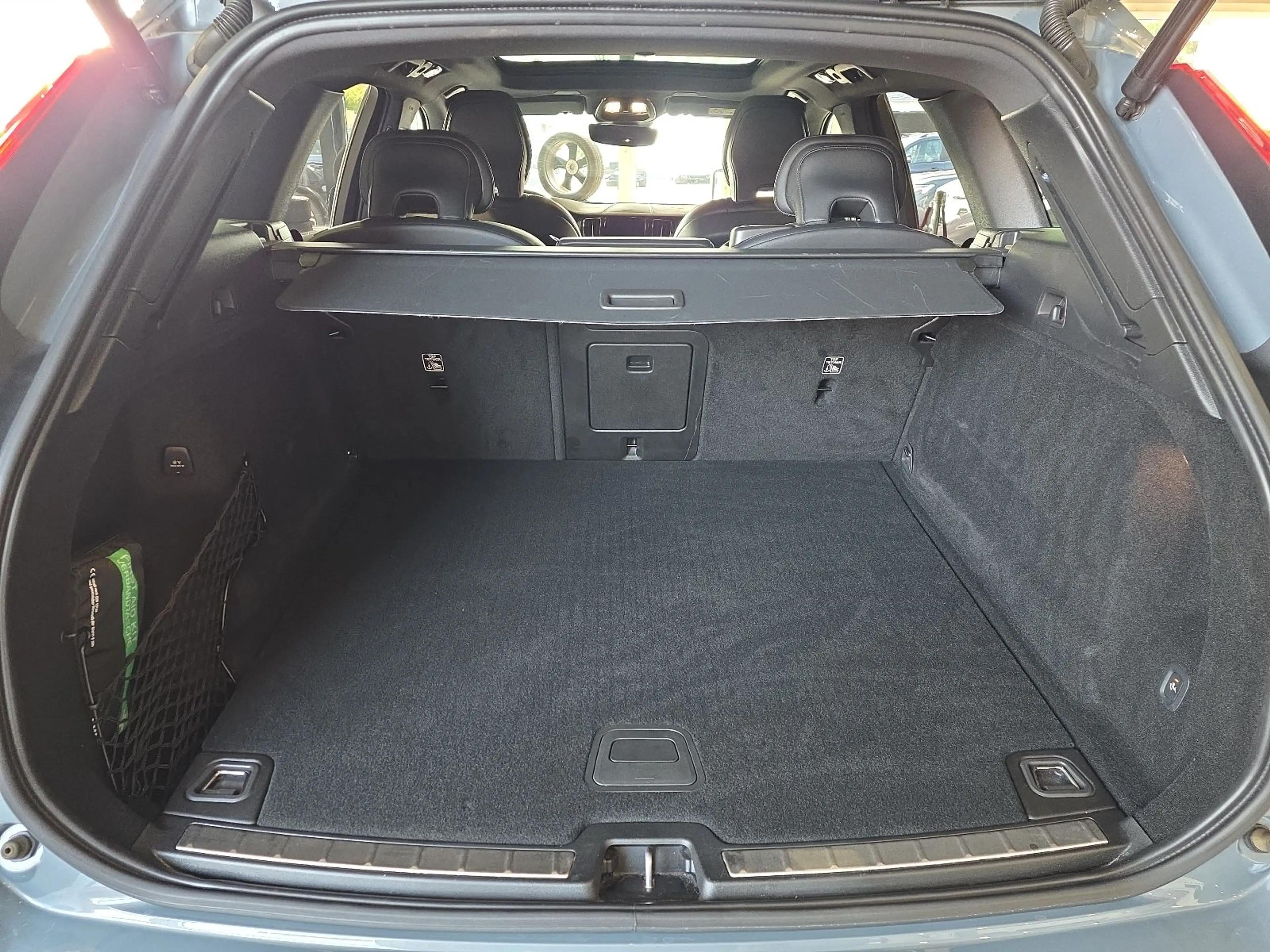 Volvo XC60 B5 R-Design Massage AHK 360° 22Zoll Pano — photo 14